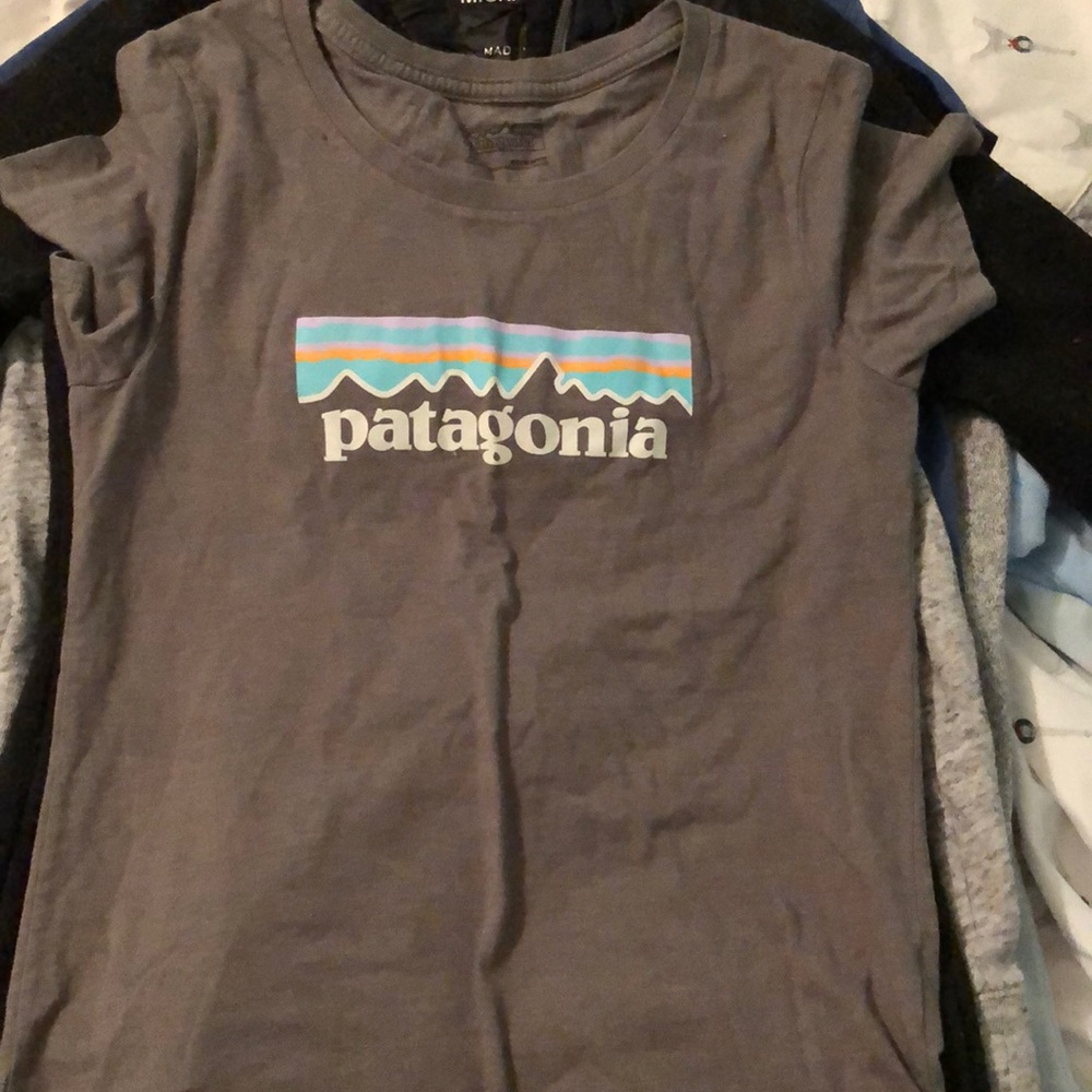 Patagonia grey short sleeve shirt